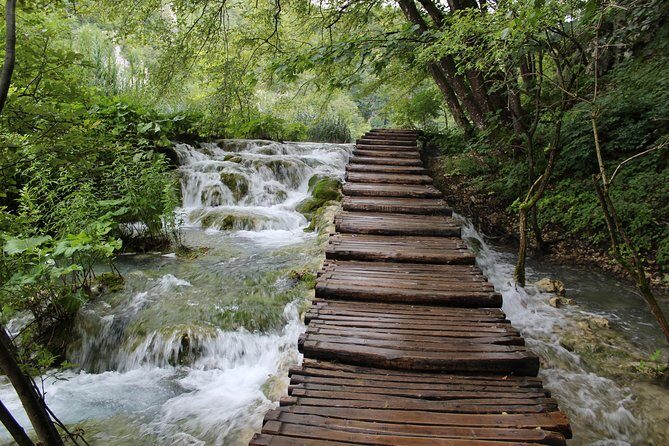 All inclusive luxury daytrip to Plitvice from Zagreb. - The Croatian homeland war museum: a sober pause
