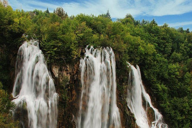 All inclusive luxury daytrip to Plitvice from Zagreb. - Aquatika in Karlovac and Dubovac Castle: optional depth, watch the costs