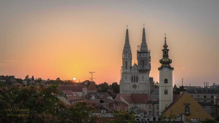 Exclusive old Zagreb walking tour - Dolac and Opatovina open-air market: the city in daily-use form