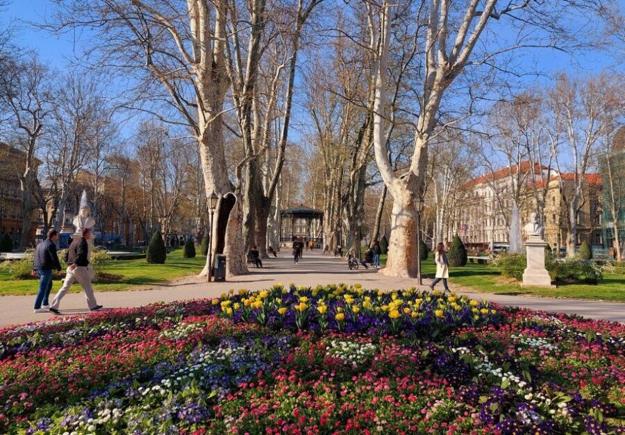 Exclusive old Zagreb walking tour - Lookout Gradec, Strossmayer Walk, and the Lotršćak night-photo moment