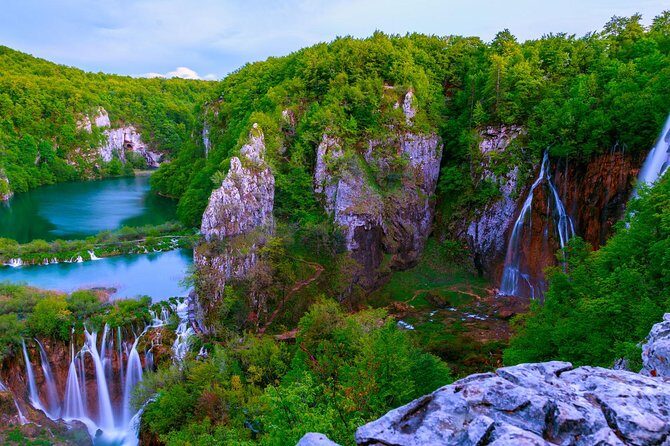 From Zagreb: Plitvice Lakes guided tour - When to go: waterfall power vs crowds vs weather