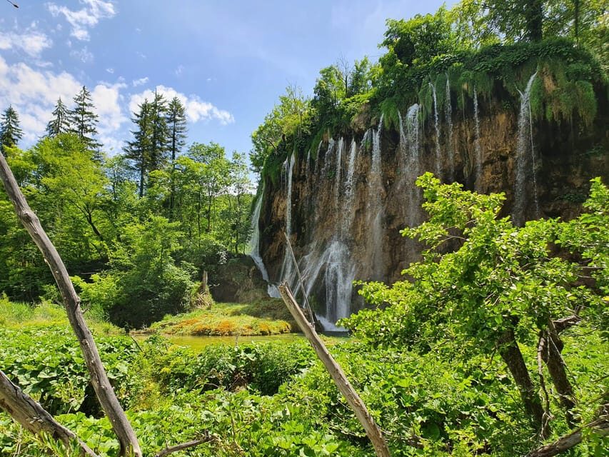 From Zagreb: Rastoke and Plitvice lakes Guided Day Trip - Getting there: meeting in Zagreb and settling into the ride