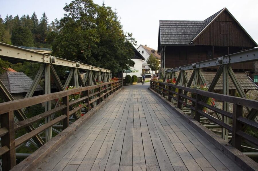 From Zagreb to Plitvice Lakes and Rastoke - Private day tour - The private transport setup that keeps your day from feeling hectic