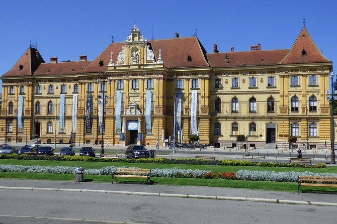 Museum tour Zagreb - Croatian Museum of Naive Art: art browsing without the marathon