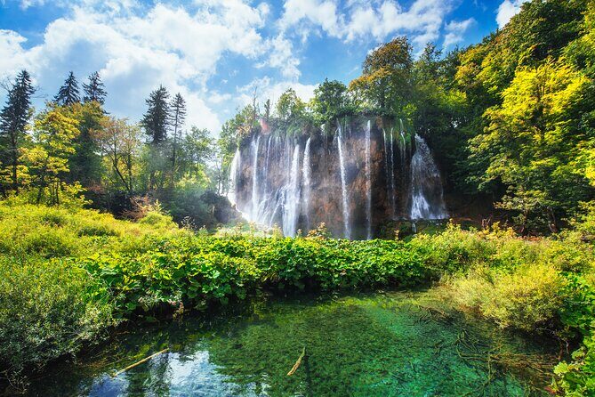Plitvice Lakes and Rastoke Tour w/ ticket (ENG/ESP) - First wow moment at Plitvice: the Great Waterfall stop