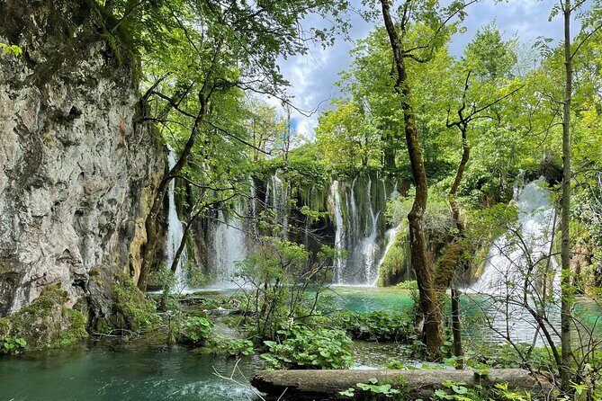 Plitvice Lakes with Ticket & Rastoke Guided Tour from Zagreb - Plitvice Lakes National Park: a guided walk that stitches the views together