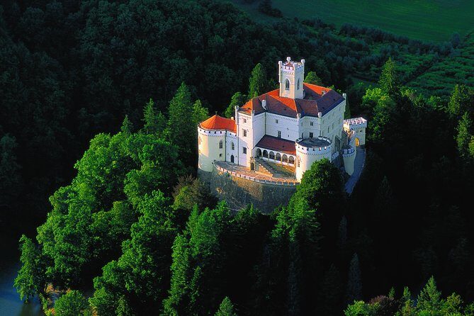 Prehistoric & Medieval Croatia Tour - Getting to Trakošćan and Krapina: minivan comfort and real time savings