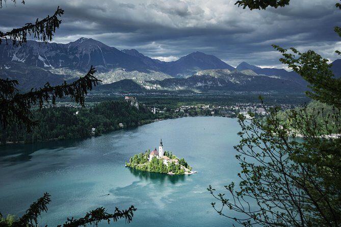 The Best of Slovenia: Bled Lake, Postojna Cave & Ljubljana - Guides and pacing: why the small group feels calmer