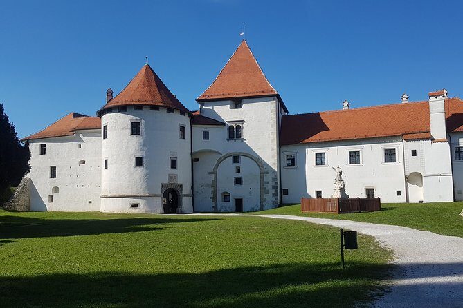 Trakošćan Castle & Varaždin - Private tour from Zagreb - Food, pace, and what to bring for an 8–10 hour day
