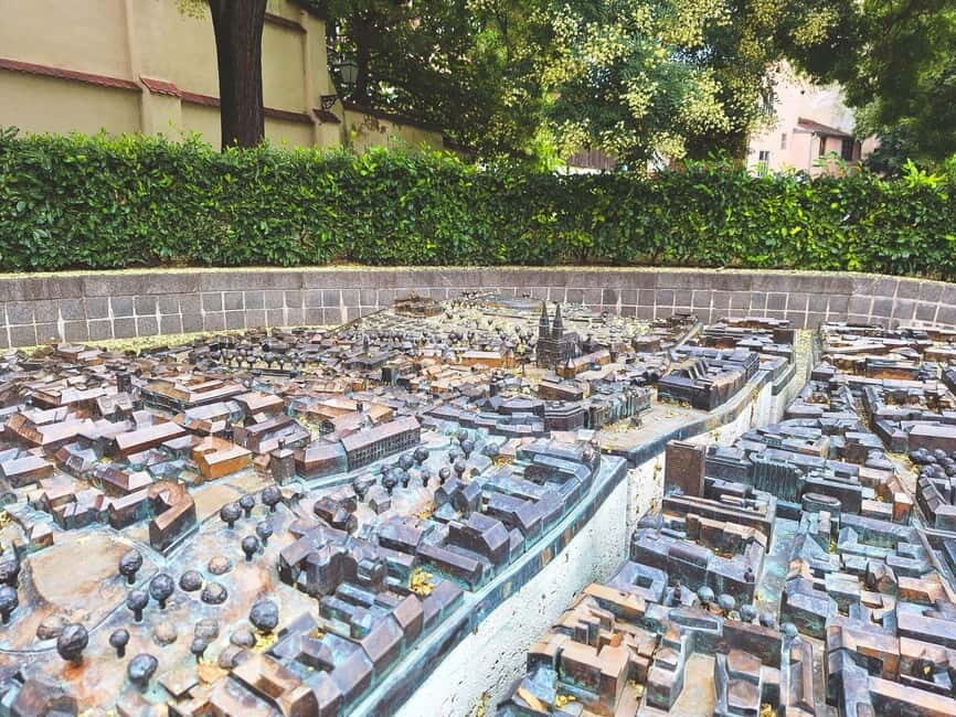 Zagreb: Explore with an Art Historian – Private Walking Tour - A private Zagreb walk that feels like a conversation