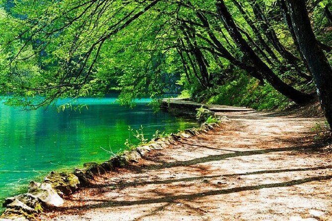 Zagreb to the PLITVICE MAGIC LAKES - 3+1 free or 6+1 free - Plitvice Lakes National Park: guided Lower and Upper Lakes, with smart included rides